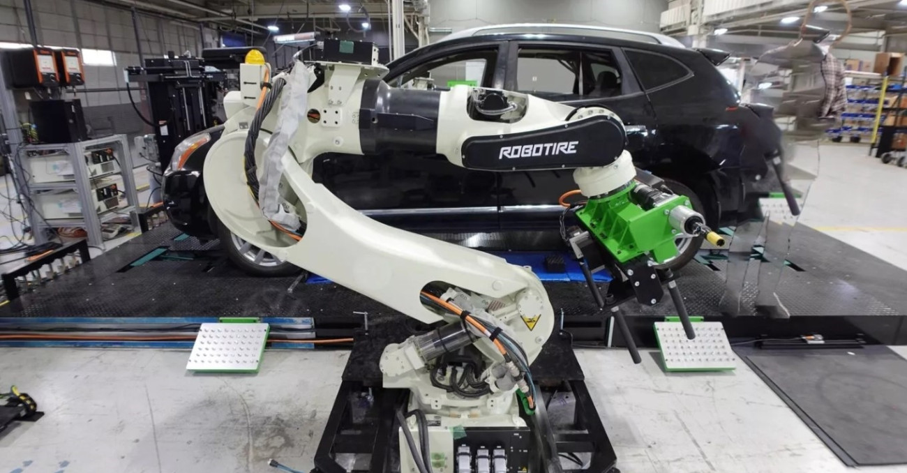 หุ่นยนต์ AI ช่วยถอดใส่ล้อรถ ทุ่นแรงลดเวลาการทำงาน โดย RoboTire 