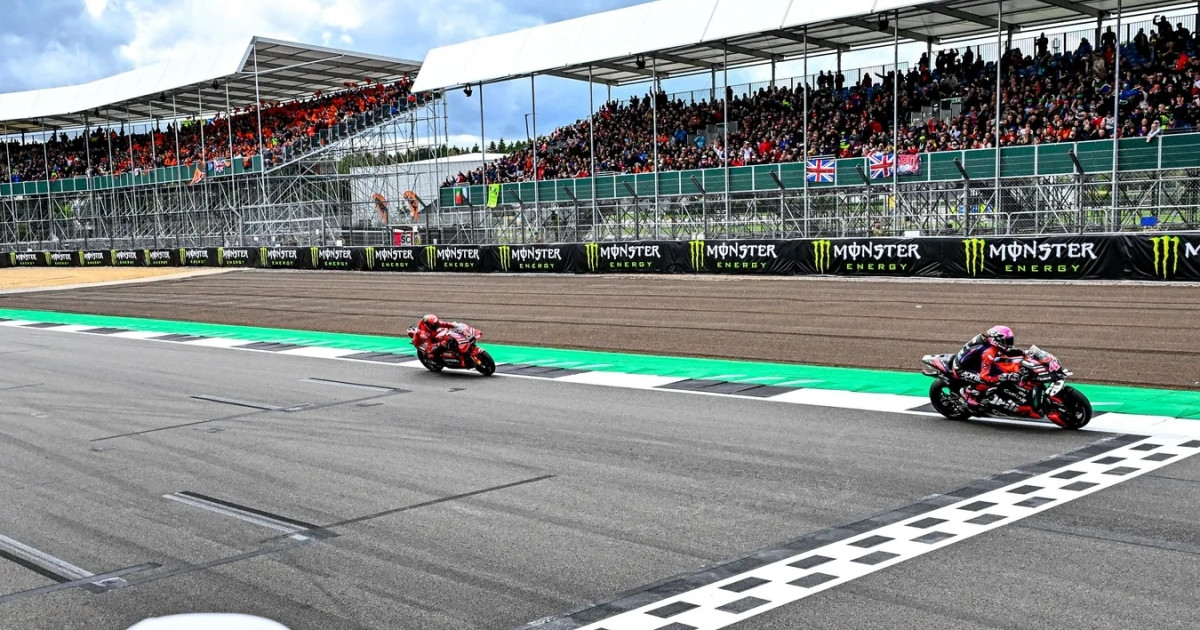 Espargaro งัดไม้เด็ดแซงรอบสุดท้ายก่อนเข้าเส้นชัย ซิวแชมป์ได้เป็นสนามแรก ศึก MotoGP 2023 ที่อังกฤษ