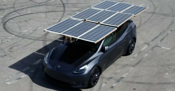 ไม่ง้อจุดชาร์จ ! กับรถไฟฟ้า Tesla Model Y ติดตั้งหลังคาโซลาร์เซลล์