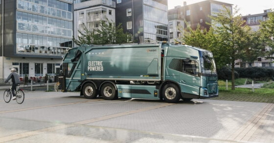 รถบรรทุกไฟฟ้าคันแรกของ Volvo ที่พร้อมทำการเก็บขยะในยุโรป