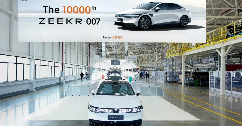 Zeekr ผลิตรถไฟฟ้า 007 คันที่ 10,000 แล้วเรียบร้อย