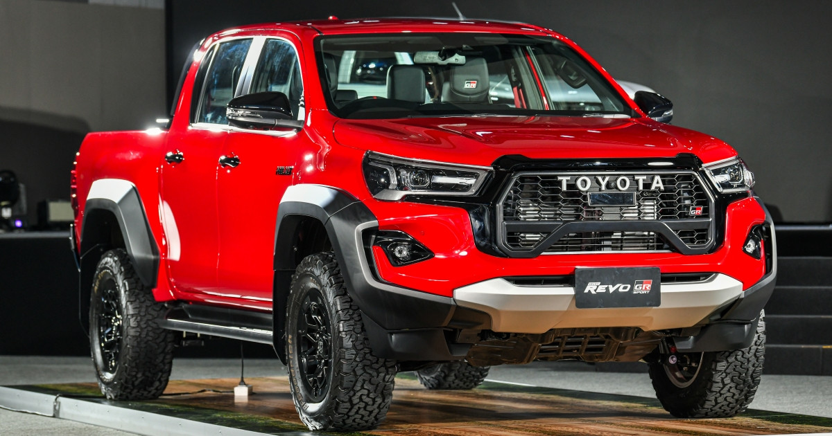 รถกระบะ Hilux Revo ปรับใหม่ยกชุด นำทัพโดย Toyota Hilux Revo GR Sport 4x4 โฉมออสซี่ ในราคาที่ 1,499,000 บาท