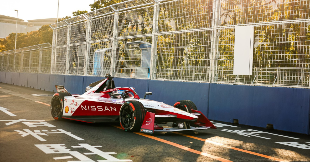ทีม Nissan Formula E สร้างประวัติศาสตร์คว้าตำแหน่งโพล และฉลองชัยบนโพเดียมในการแข่งขัน Tokyo E-Prix ครั้งแรก