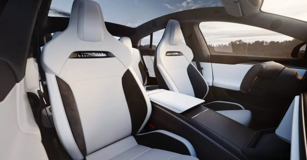 เบาะนั่งสปอร์ตใหม่ ในรถไฟฟ้า Tesla Model S Plaid