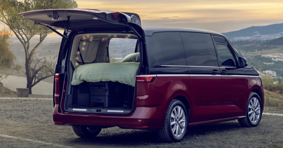 Good Night Package เปลี่ยนรถตู้ Volkswagen Multivan เป็นห้องนอนแสนสบาย