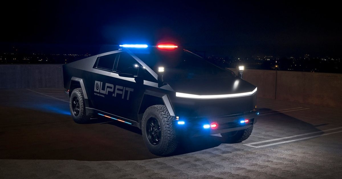 โคตรดุ...รถกระบะไฟฟ้า Tesla Cybertruck ถูกจับแต่งใหม่ให้เป็นรถตำรวจ อย่างกับรถ Robocop