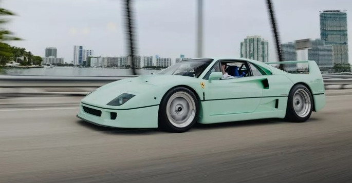 Ferrari F40 สีเขียวมิ้นท์พาสเทล หนึ่งเดียวในโลก