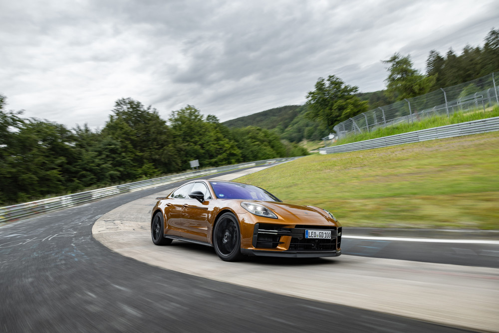 พานาเมร่า ใหม่ (New Panamera) สร้างสถิติใหม่บนสนาม Nürburgring Nordschleife