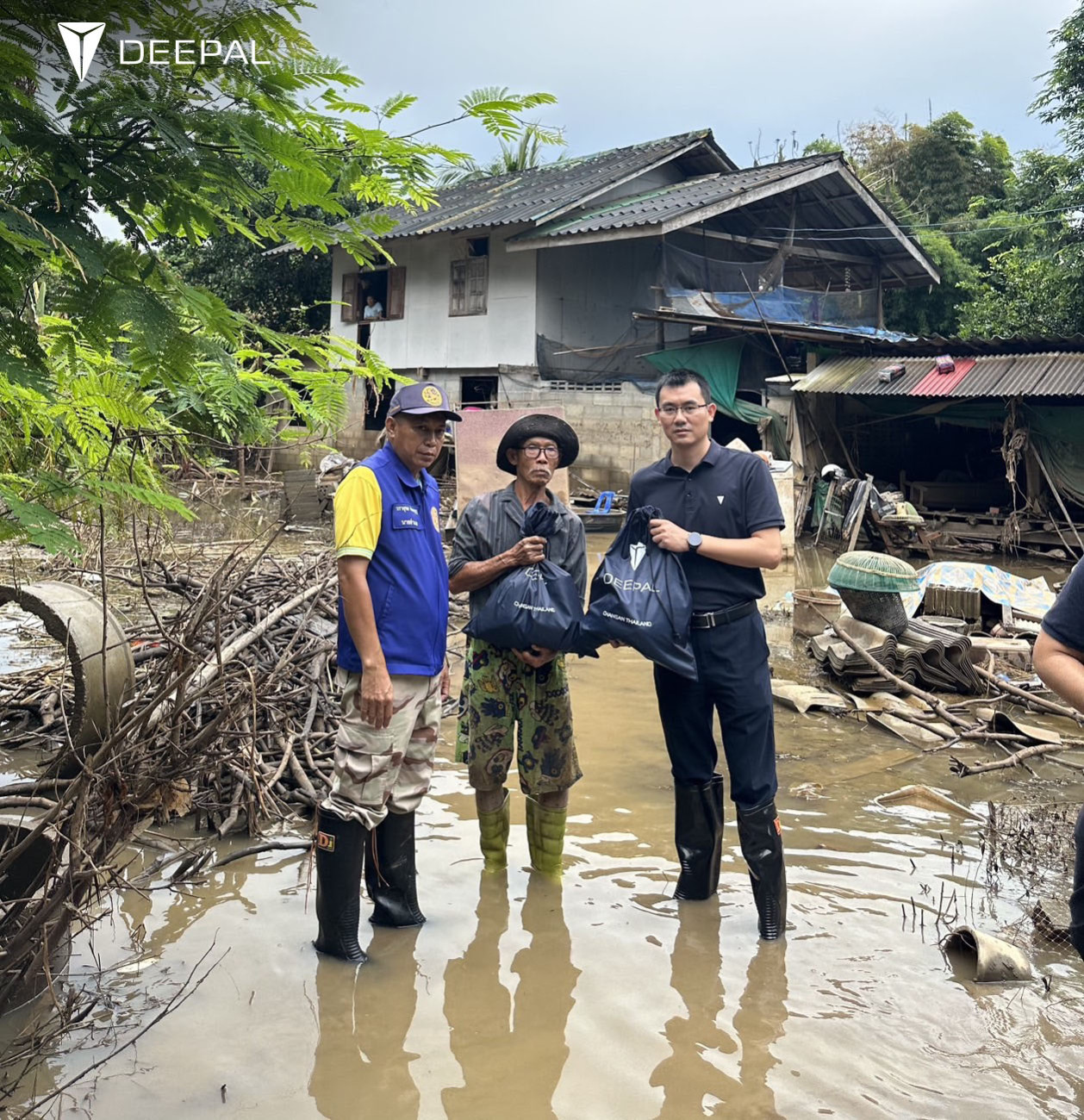 CHANGAN Thailand ร่วมส่งกำลังใจและส่งมอบถุงยังชีพให้แก่ผู้ประสบอุทกภัยทางภาคเหนือ พร้อมแคมเปญ “DEEPAL WithU” ด้วย 3 บริการช่วยเหลือพิเศษ