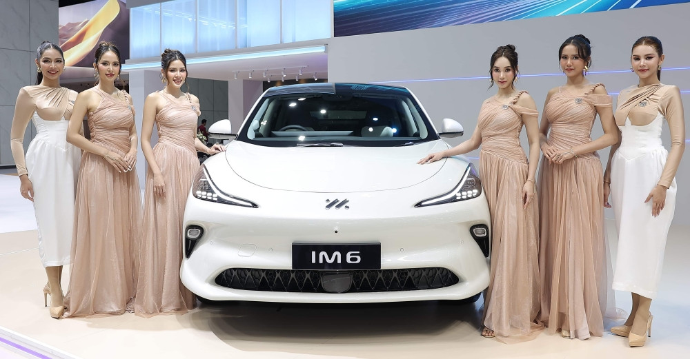 เอ็มจี อวดโฉม NEW MG IM6 พวงมาลัยขวาคันจริงครั้งแรกในโลก พร้อมขบวนยนตรกรรมครบทุกรุ่น ที่งาน Motor Expo 2024