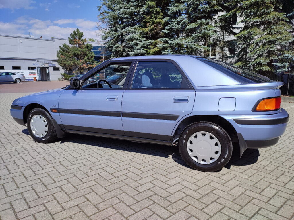 Mazda 323F