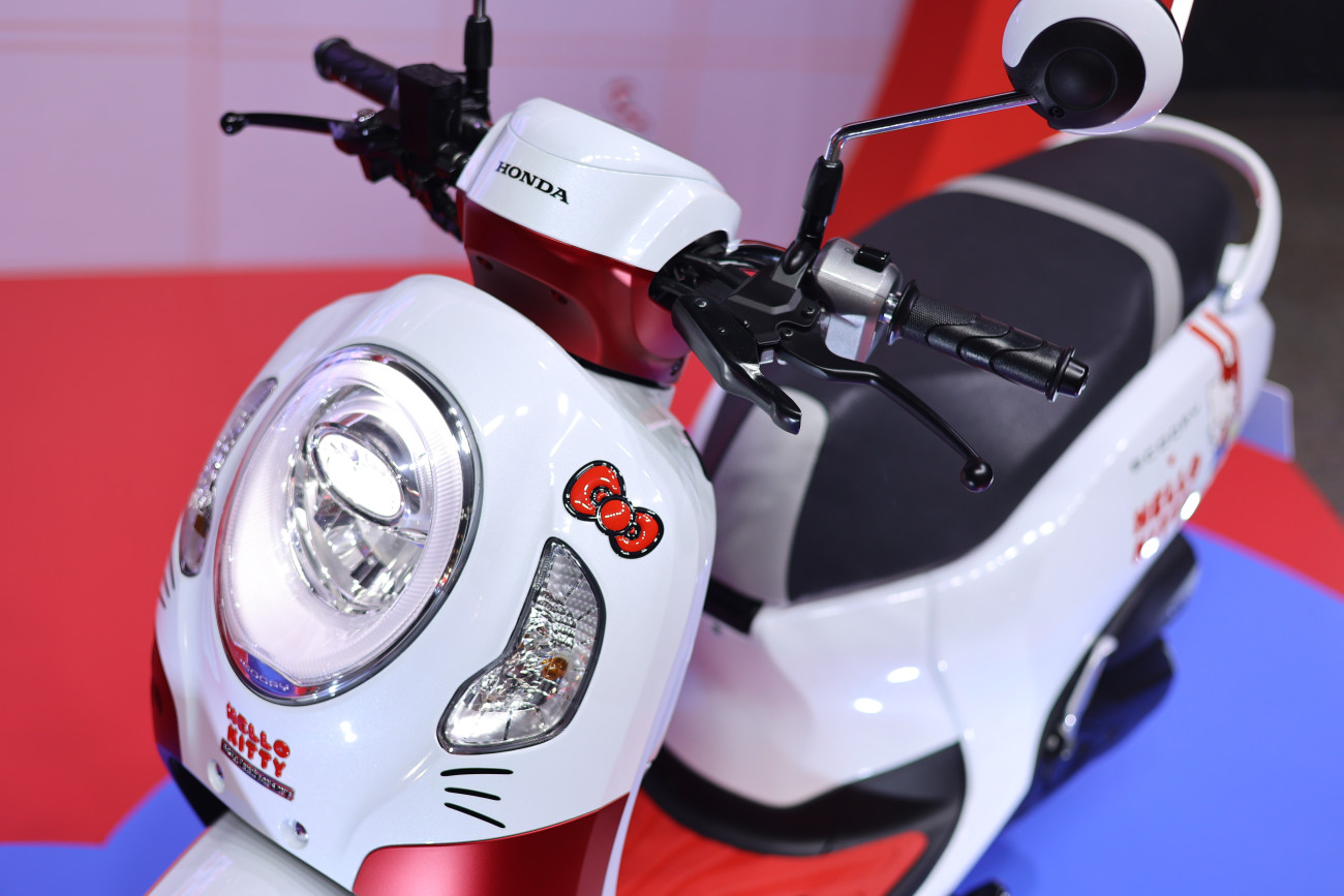 Honda Scoopy Hello Kitty Limited Edition