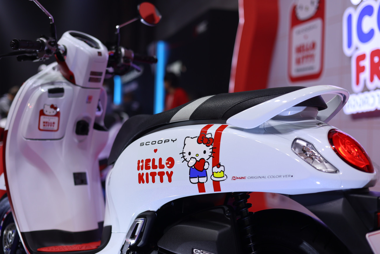 Honda Scoopy Hello Kitty Limited Edition