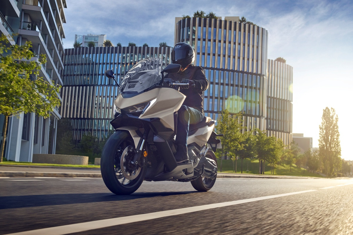 ฮอนด้าบิ๊กไบค์ พลิกประสบการณ์ขับขี่! เผยโฉม Honda DCT เวอร์ชันอัปเกรดล่าสุดใน 750 Series  ขับขี่ลื่นไหล ควบคุมได้อย่างมั่นใจยิ่งขึ้น