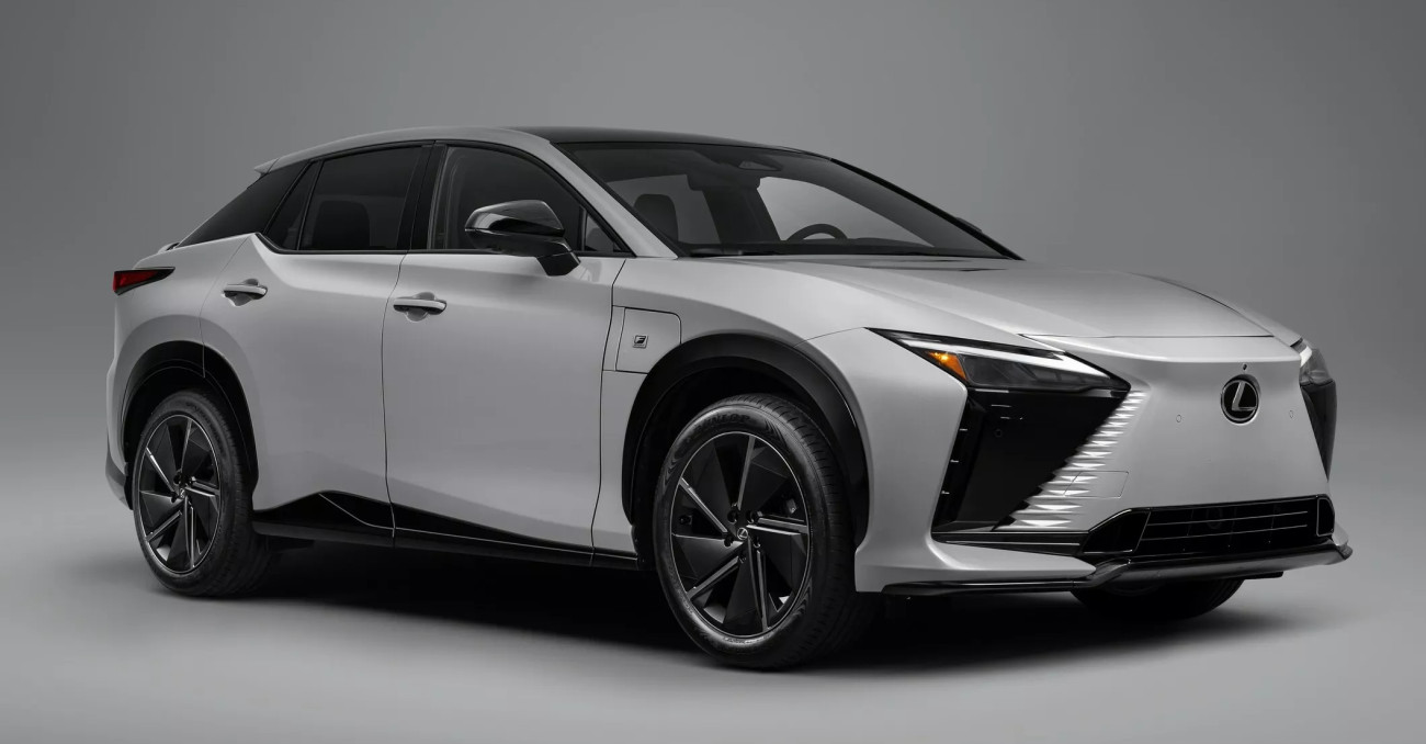 เปิดตัว Lexus RZ รุ่นปี 2026 ในอเมริกา แรงขึ้น แบตใหญ่ขึ้น แต่ยังไม่มีพวงมาลัย Yoke