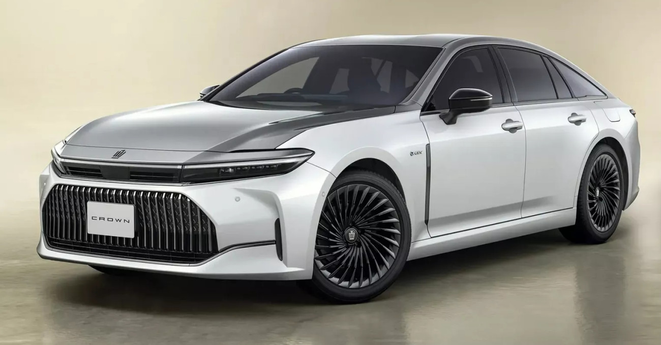 Toyota Crown รุ่นพิเศษในญี่ปุ่น กลิ่นอาย Maybach
