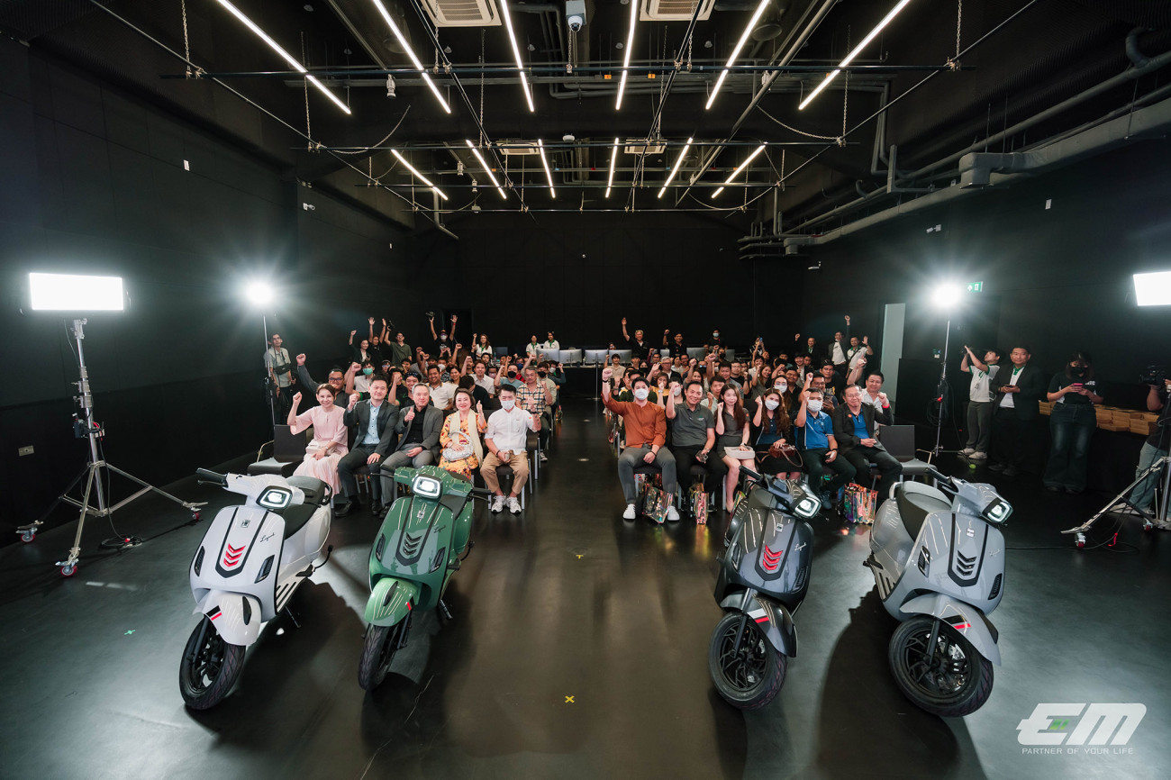 EM Motor เขย่าตลาด EV เปิดตัว “Legend Pro” มอเตอร์ไซค์ไฟฟ้าดีไซน์ล้ำ ฟังก์ชันจัดเต็ม ตอบโจทย์คนรุ่นใหม่ ด้วยนวัตกรรมที่เข้าถึงได้