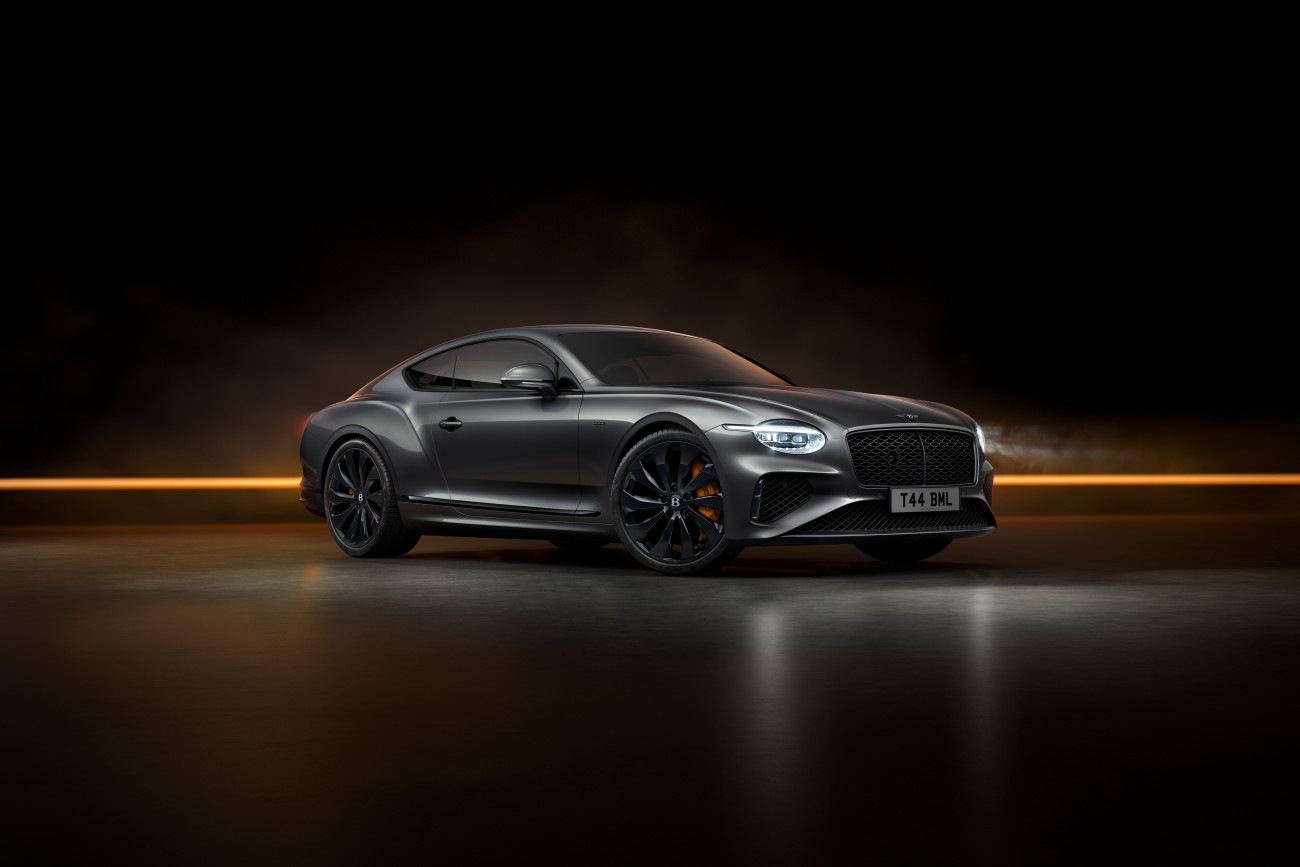 Bentley เผยโฉม Continental GT - Flying Spur Black Edition รุ่นลิมิเต็ด 400 คันในโลก ราคาเริ่มต้นเบา ๆ 18,400,000 บาท