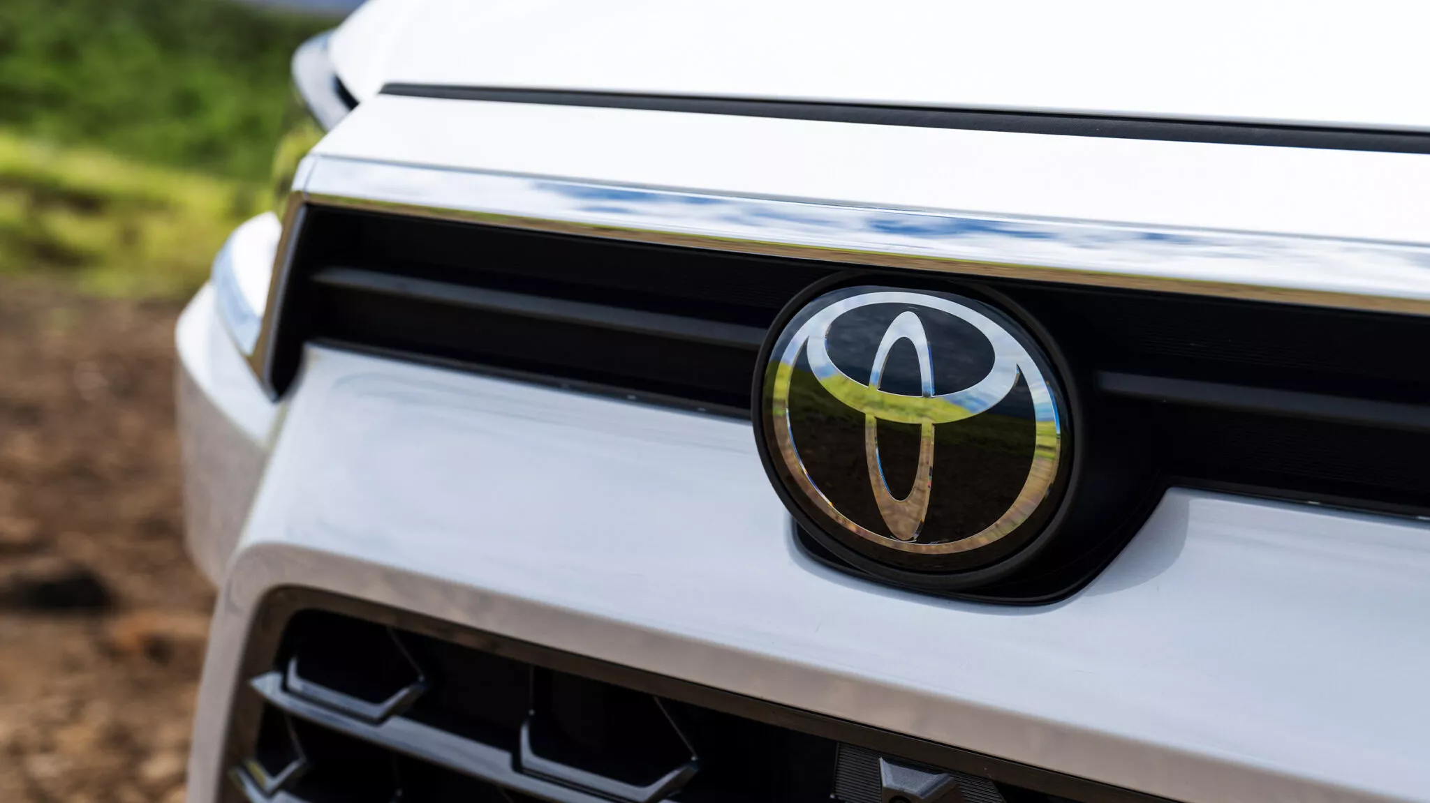 โตโยต้าเลื่อนเปิดตัว SUV ไฟฟ้ารุ่นใหม่ไปปี 2028 เหตุยอดขาย Grand Highlander พุ่งแรงเกินคาด