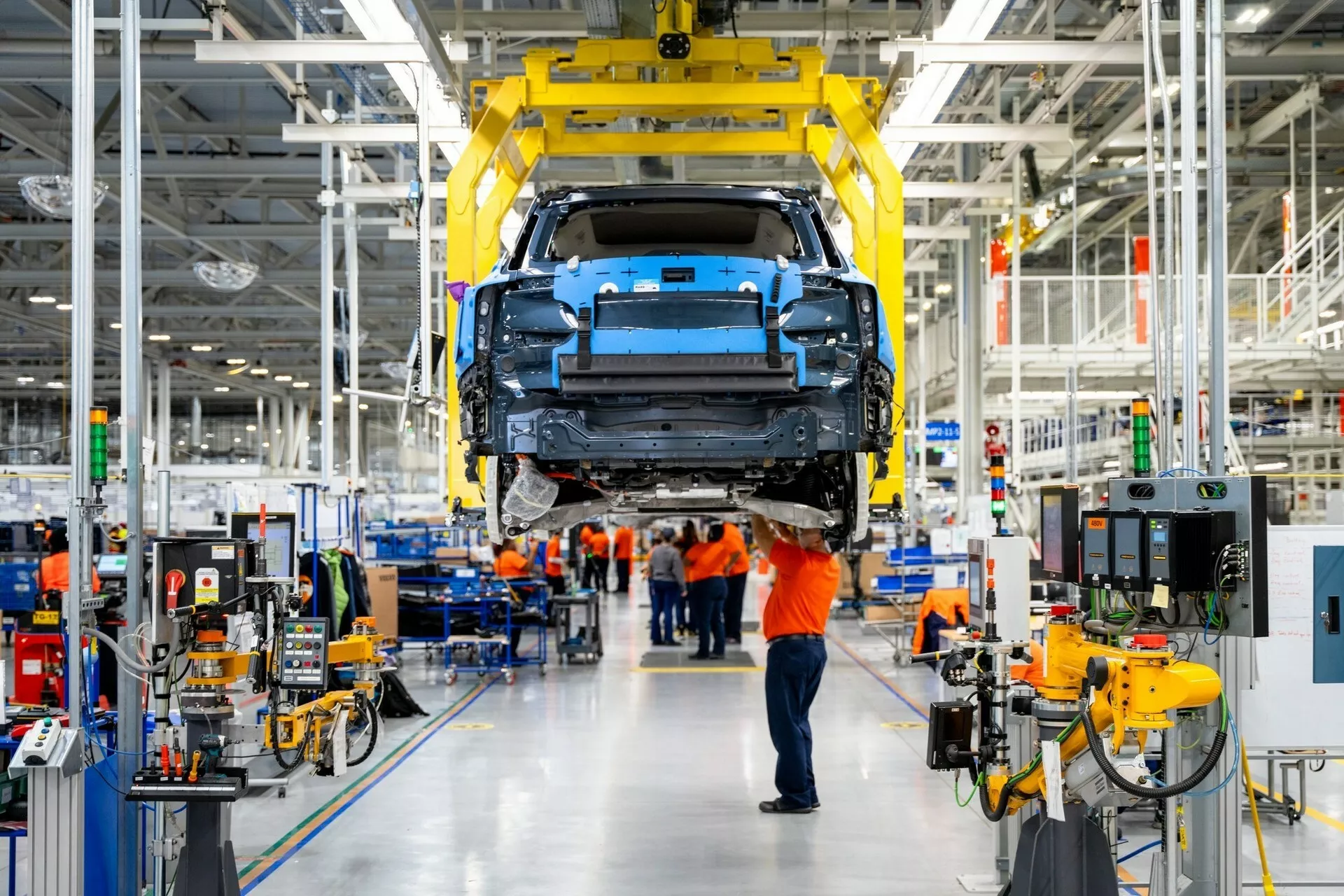 Volvo ยอดขายในสหรัฐฯ โตขึ้น แต่ยังคงเดินหน้าลดพนักงาน