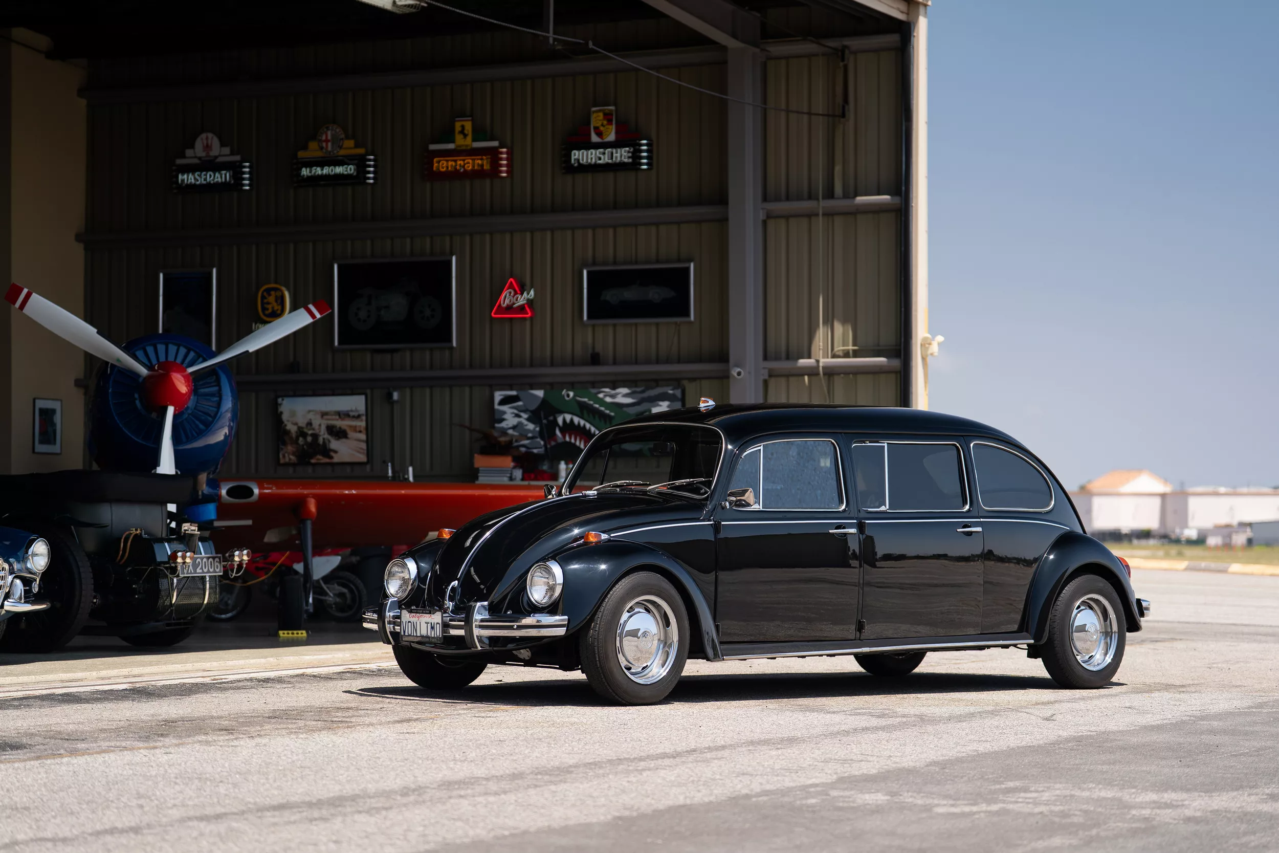 Volkswagen Beetle Limo รุ่นพิเศษ ที่เคยรับส่ง John Wayne เตรียมขึ้นประมูล