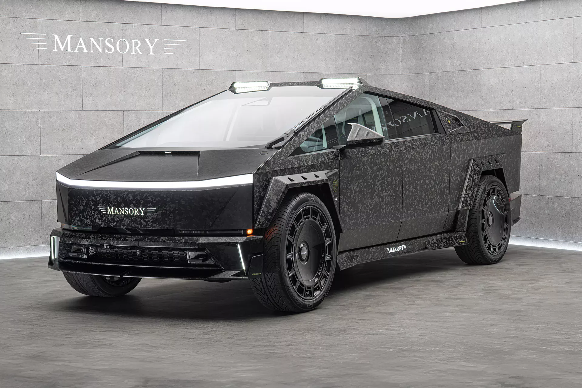 Mansory แปลงโฉม Tesla Cybertruck ให้แปลกตายิ่งกว่าเดิม ด้วยตัวถังคาร์บอนไฟเบอร์ทั้งคันและปีกทรง Ferrari