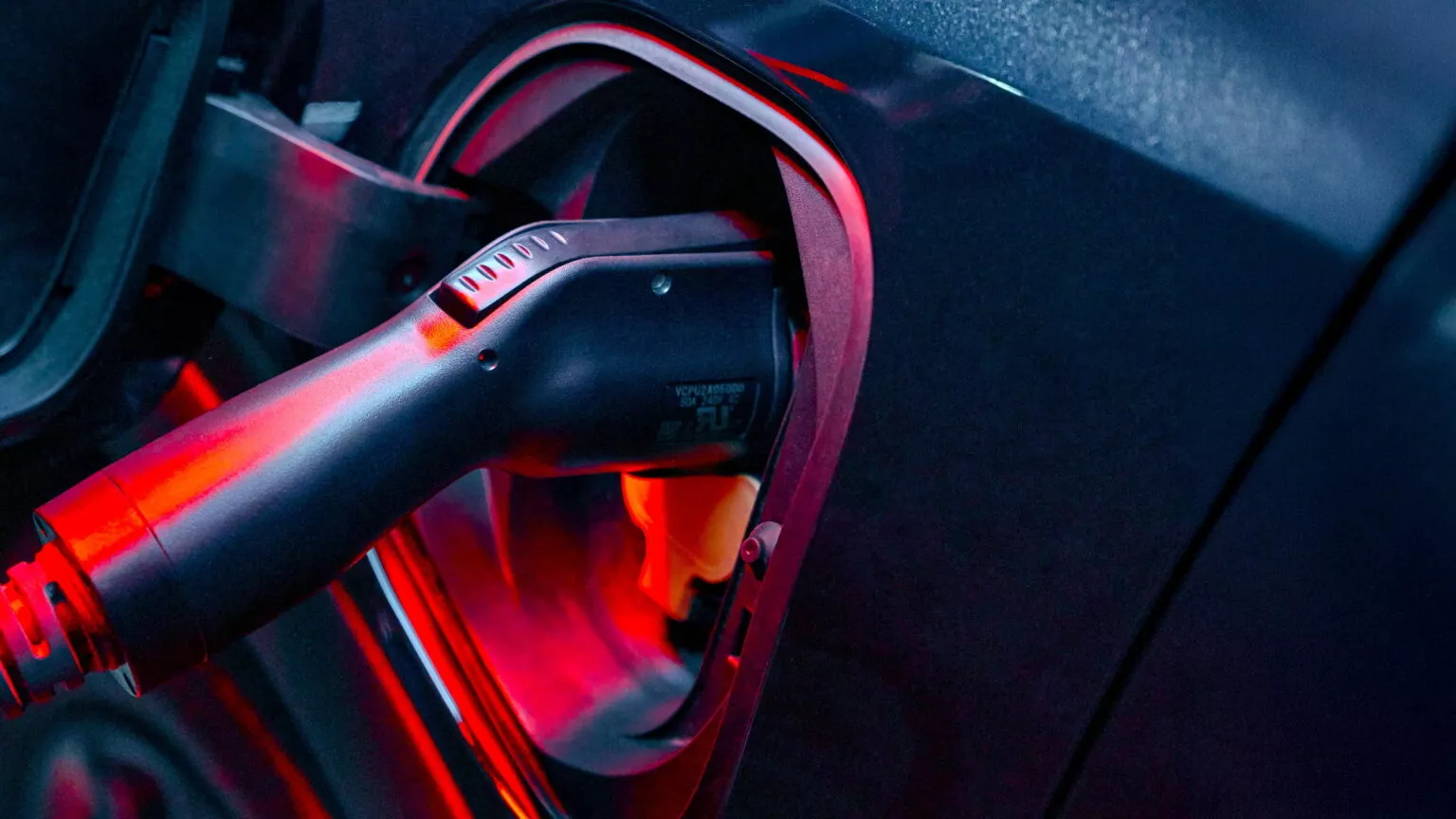 ยักษ์ใหญ่ขนส่งทางเรือสั่งห้ามขน EV และ PHEV หลังเหตุเพลิงไหม้กลางทะเล