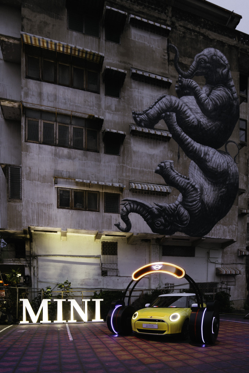มินิ ประเทศไทย ชวนสัมผัสไลฟ์สไตล์สุดล้ำ MINI Experience ผ่านศิลปะแสงสีและดิจิทัลอาร์ตใน Awakening Songwat 2025