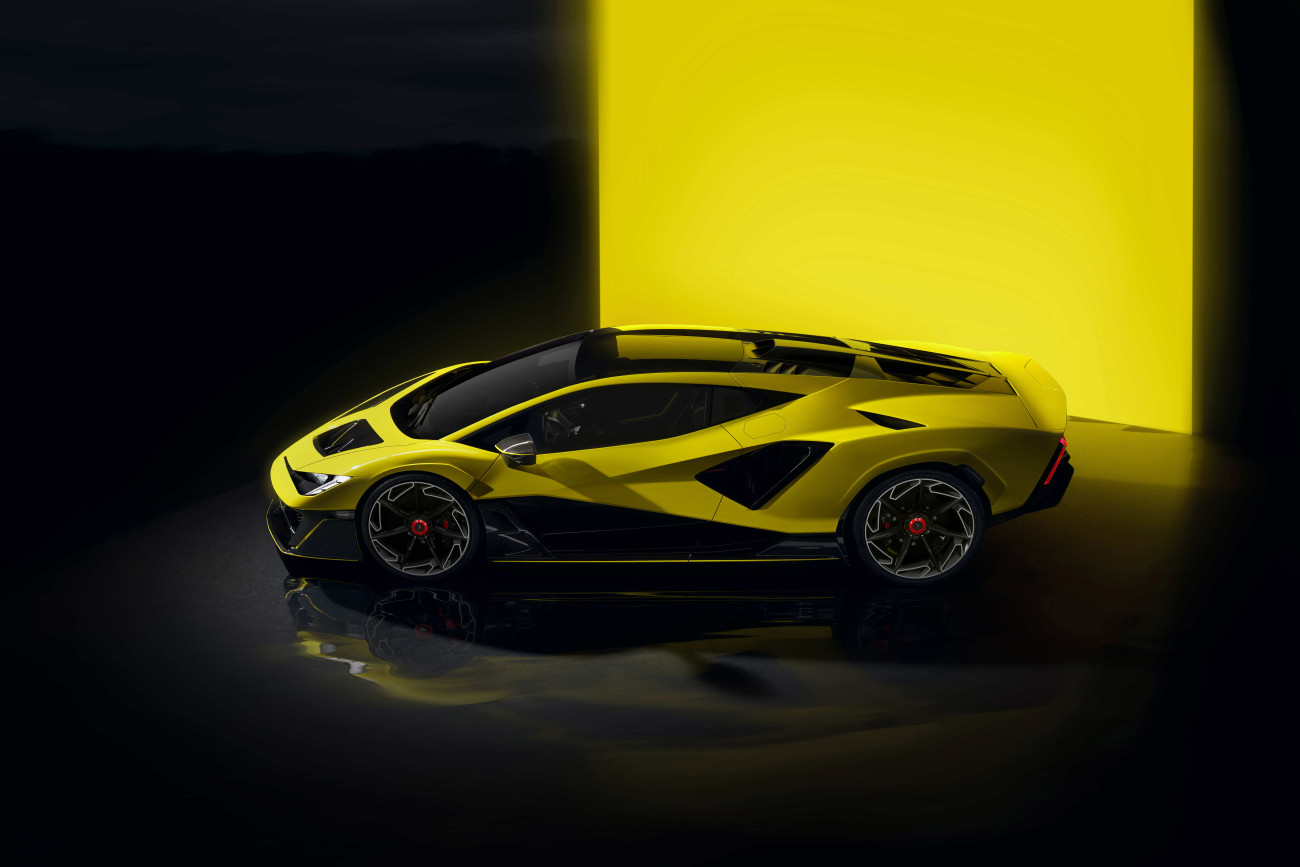เปิดตัว “Lamborghini Fenomeno” สุดยอดคอลเลกชันยานยนต์ระดับโลก  โดดเด่นด้วยดีไซน์สุดล้ำและขุมพลัง V12 แรงสุดในประวัติศาสตร์สายพันธุ์กระทิงดุ