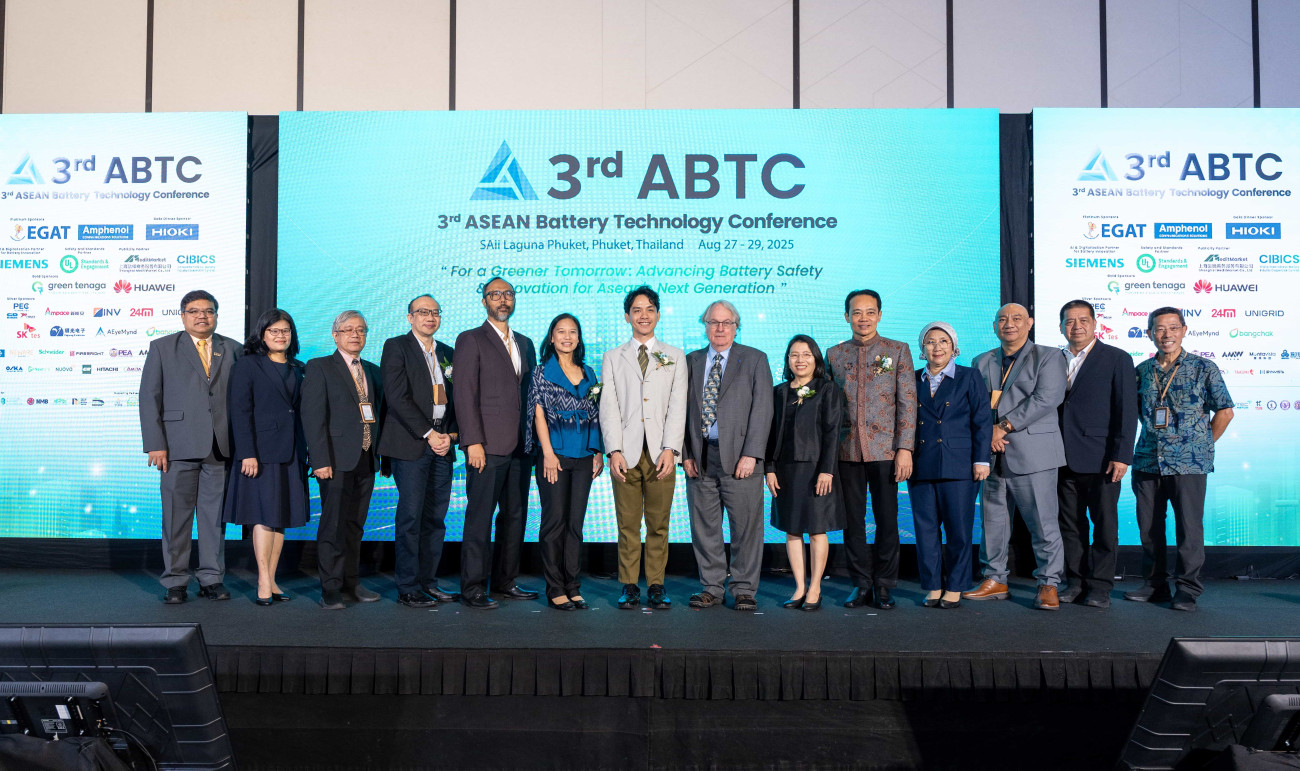 สมาคมยานยนต์ไฟฟ้าไทย โดยนายกสมาคมนายสุโรจน์ เเสงสนิท นายกสมาคมฯ โชว์วิสัยทัศน์อัดเเน่น ลุยขับเคลื่อนอุตสาหกรรมแบตเตอรี่ในภูมิภาคอาเซียน