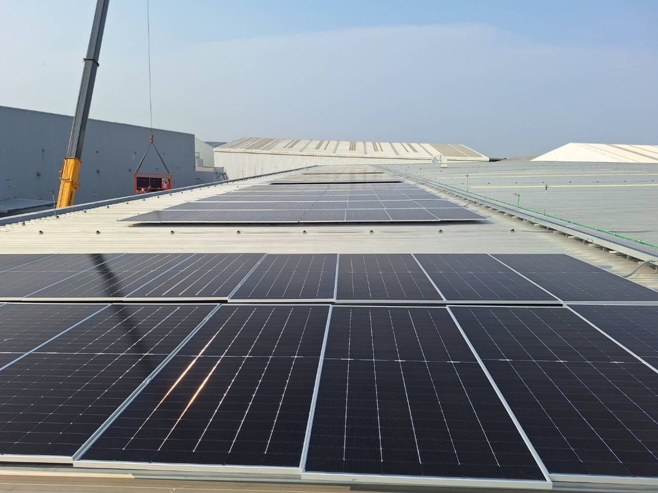เมอร์เซเดส-เบนซ์ ติดตั้งระบบ Solar Rooftop กำลังการผลิต 320 kWp ที่ศูนย์ MBCC บางนา สอดคล้องวิสัยทัศน์ระดับโลกในการปล่อยคาร์บอนสุทธิเป็นศูนย์