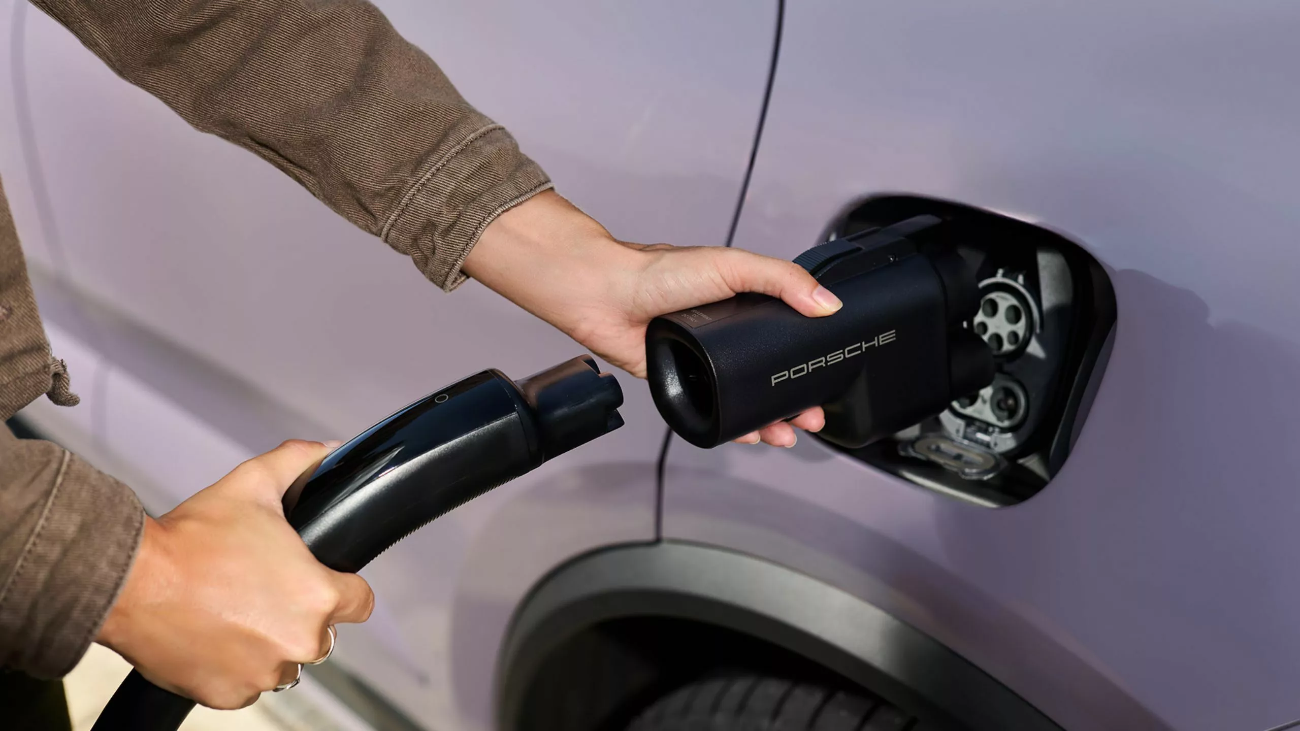 Porsche EV ได้สิทธิ์ใช้ Supercharger แล้ว แต่เจ้าของรุ่นเก่ายังต้องจ่ายเพิ่ม