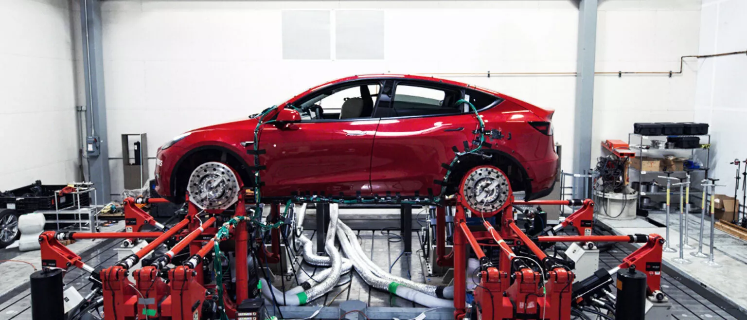 พนักงาน Tesla ฟ้องเรียก 51 ล้านดอลลาร์ หลังถูกหุ่นยนต์โรงงานฟาดจนหมดสติ