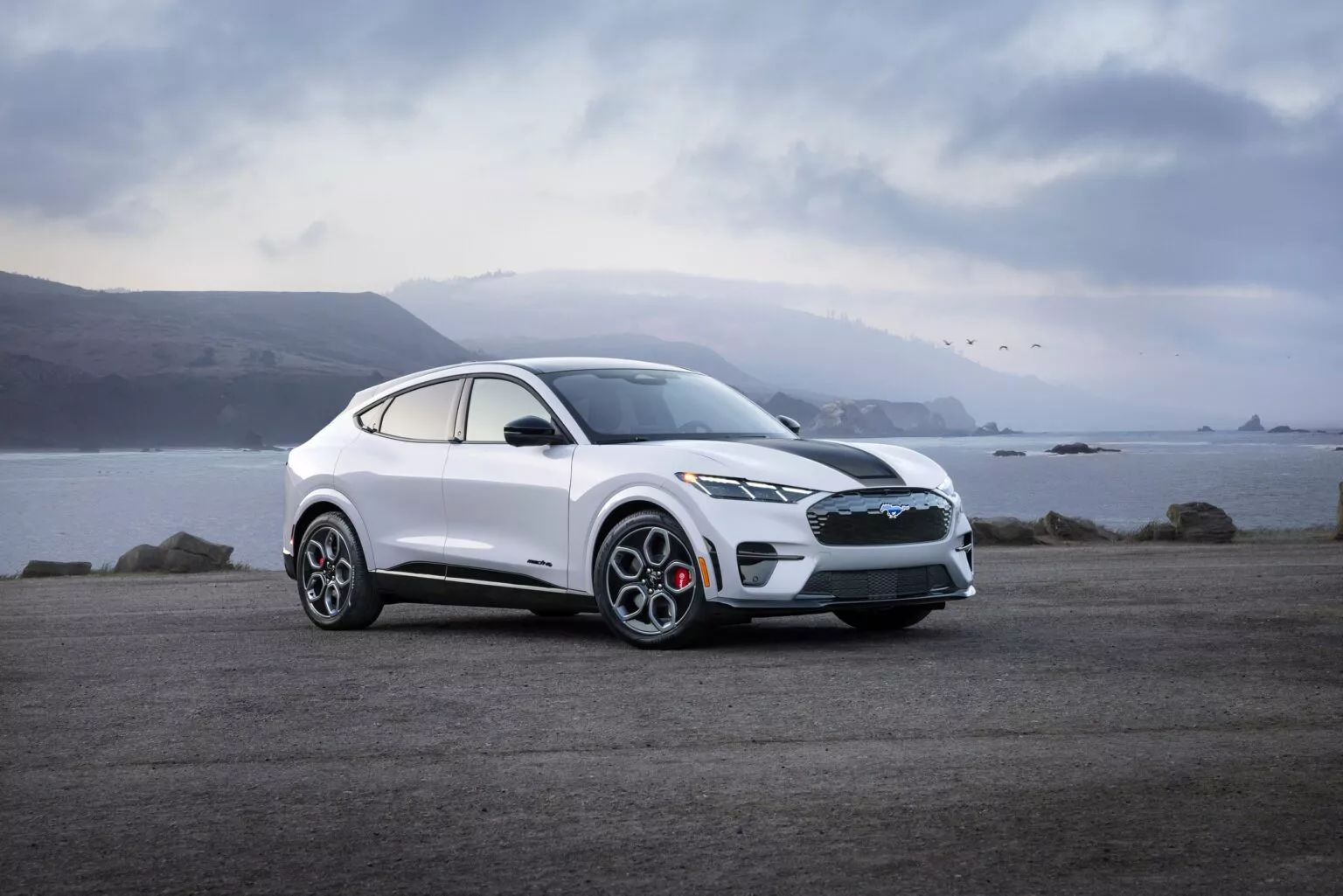 Ford Mustang Mach-E GT California Special รุ่นพิเศษสุดจัดเต็ม สะท้อนกลิ่นอายคลาสสิกในตัวถังไฟฟ้า