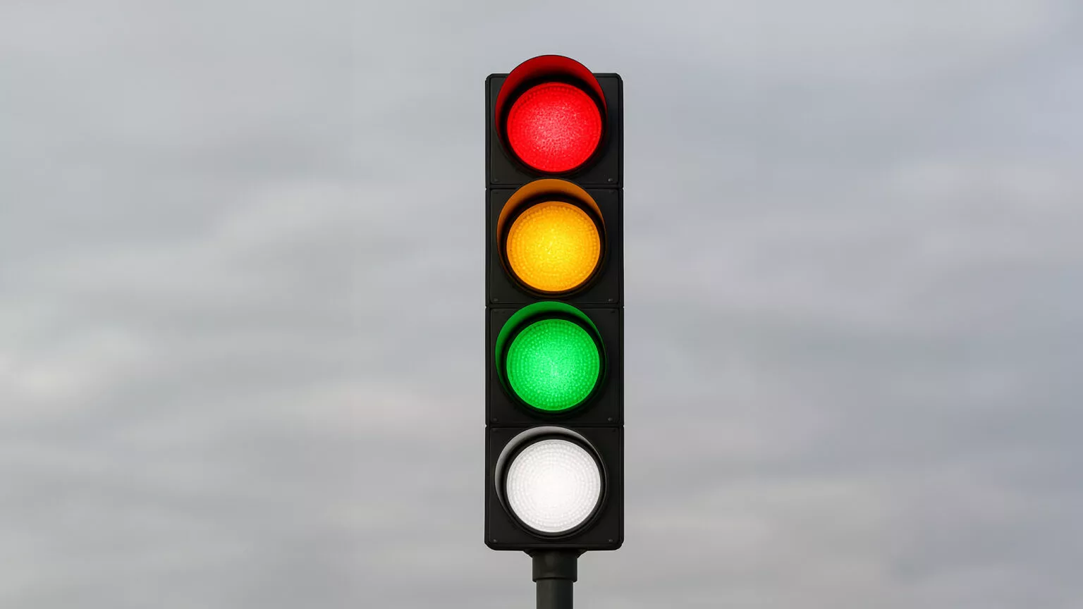 สัญญาณไฟสีที่สี่ เทคโนโลยีใหม่อาจปฏิวัติการจราจรให้ไร้ไฟแดง