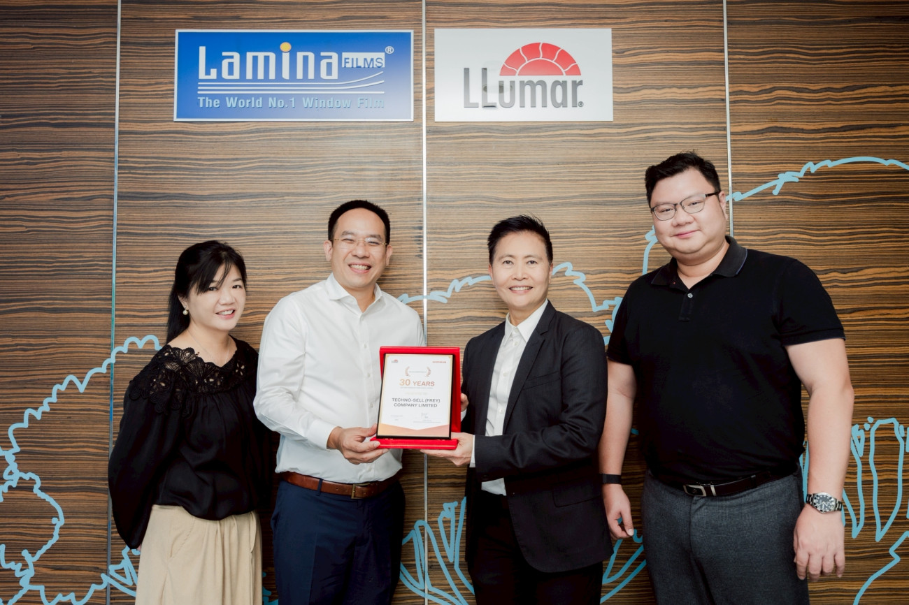 “ลามิน่าฟิล์ม” รับโล่เกียรติคุณครบ 30 ปีจากโรงงานผู้ผลิตสหรัฐอเมริกา