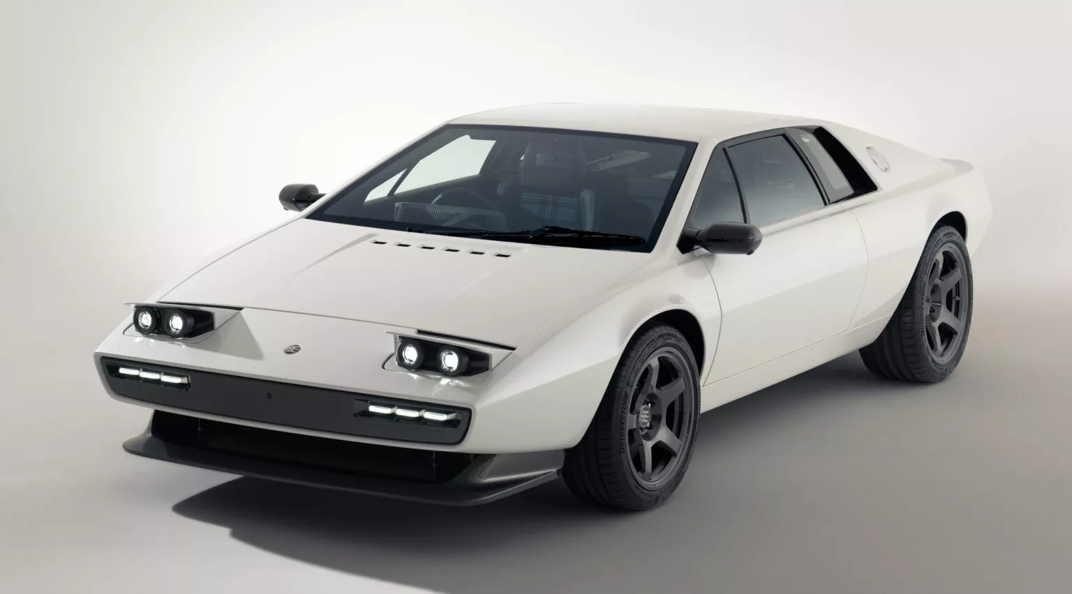 Lotus Esprit รุ่นยุคเจมส์ บอนด์กลับชาติมาเกิดอีกครั้ง ด้วยพลัง V8 เทอร์โบและตัวถังคาร์บอน