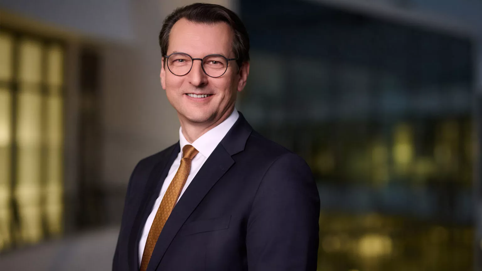 BMW เดินหน้าสู่ยุคใหม่ แต่งตั้งซีอีโอคนใหม่รับช่วงปี 2026 พร้อมแผนเปิดตัวรถกว่า 40 รุ่นภายในปี 2027