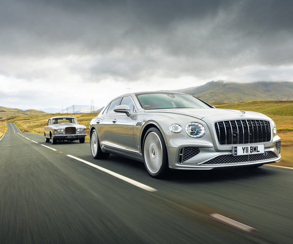เบนท์ลีย์ มอเตอร์ส เผยโฉม Flying Spur รุ่นพิเศษ เฉลิมฉลองสุดยอดยนตรกรรมซีดาน 3 เจเนอเรชัน