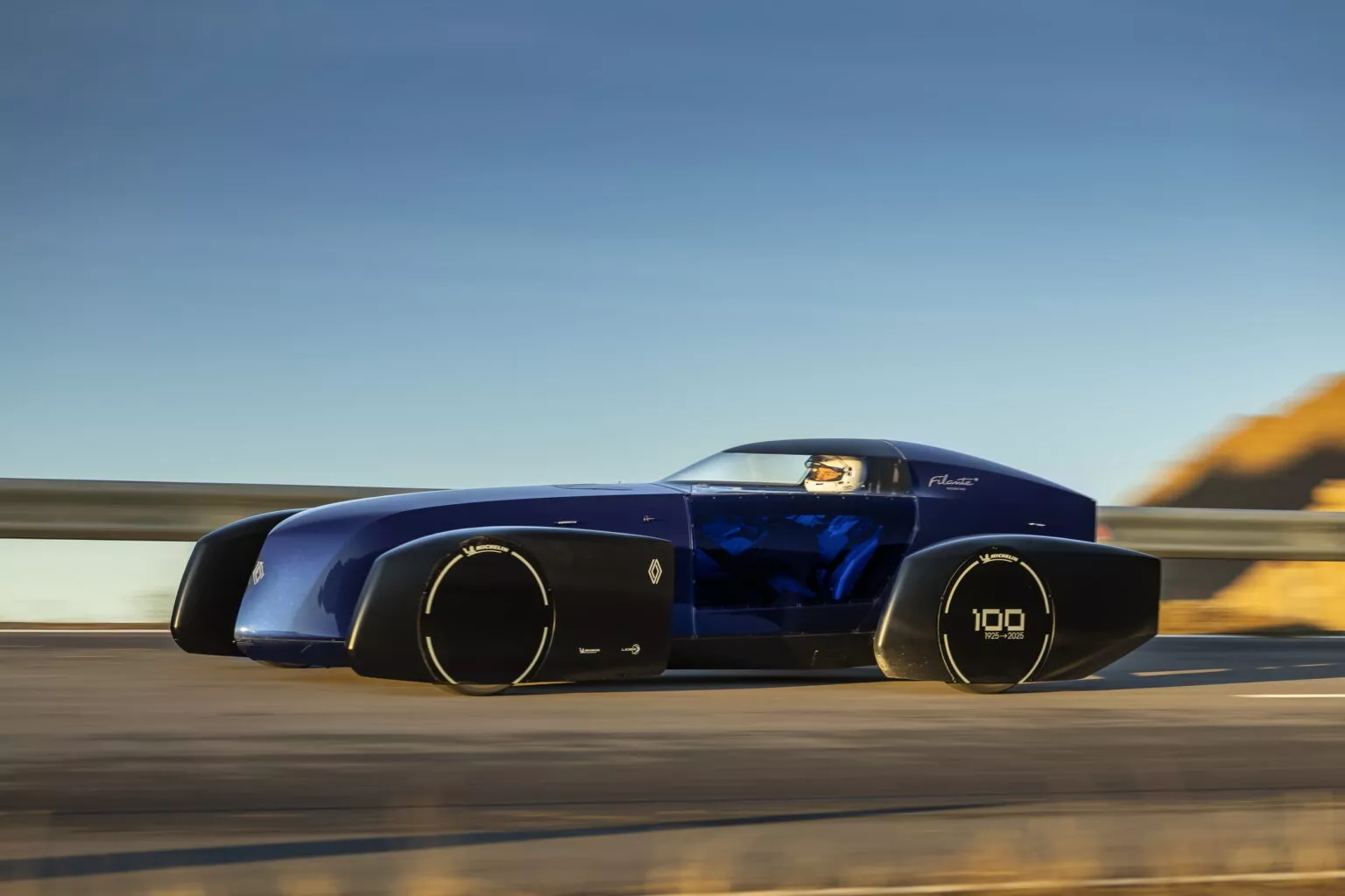 รถไฟฟ้าคันนี้วิ่งไกล 626 ไมล์ แบตยังเหลือ เรโนลต์สร้างสถิติใหม่ด้านความประหยัดพลังงาน