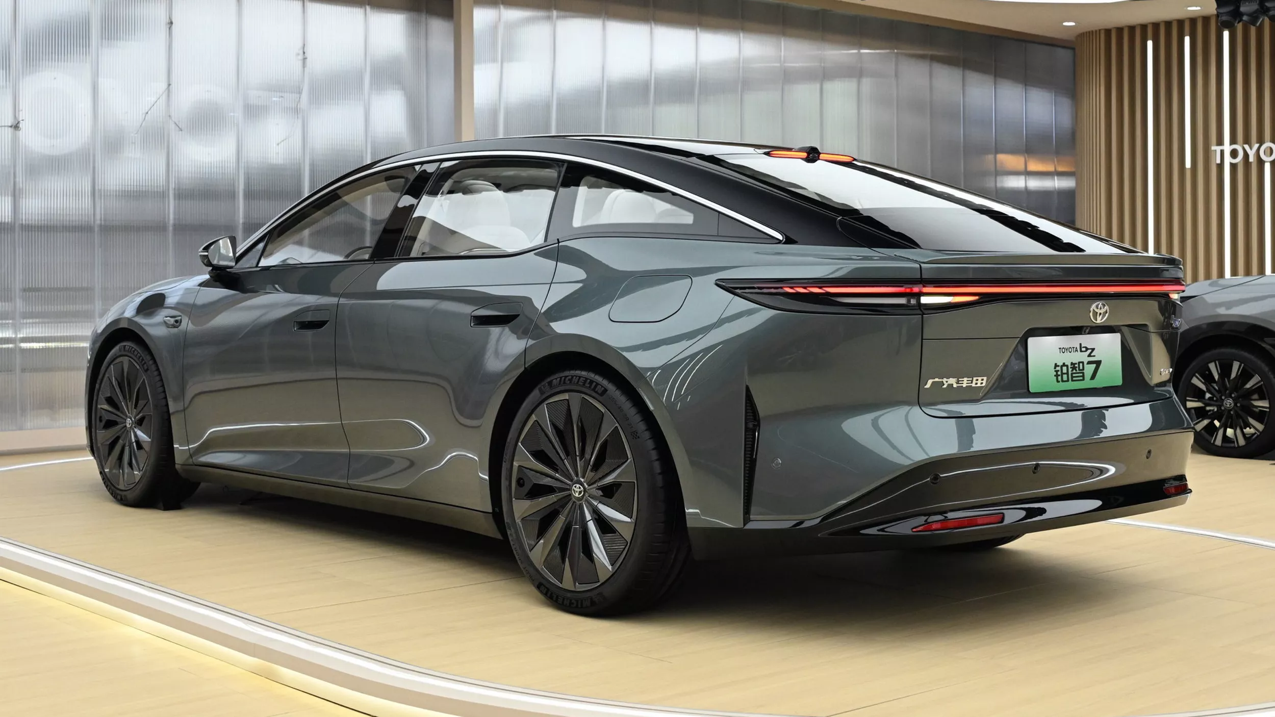 Toyota เปิดตัว bZ7