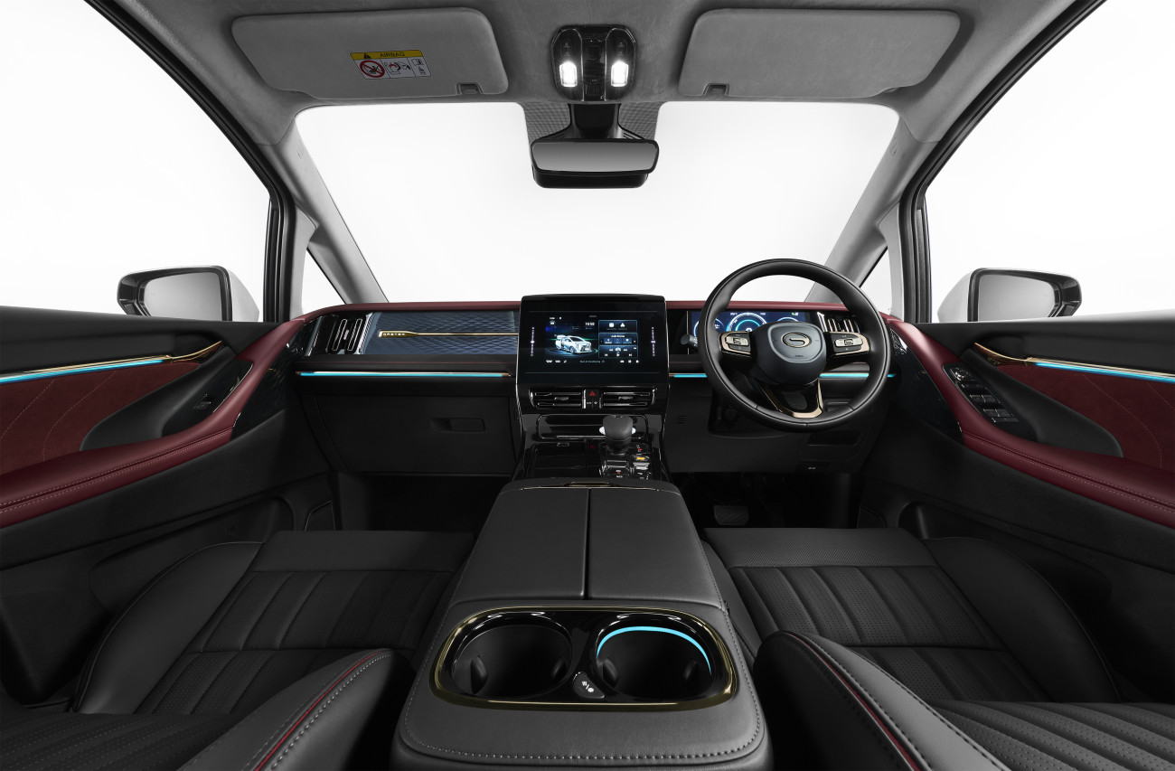 M8 PHEV