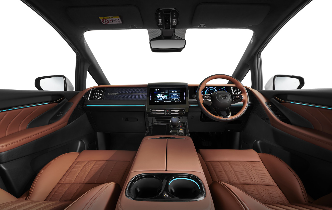 M8 PHEV