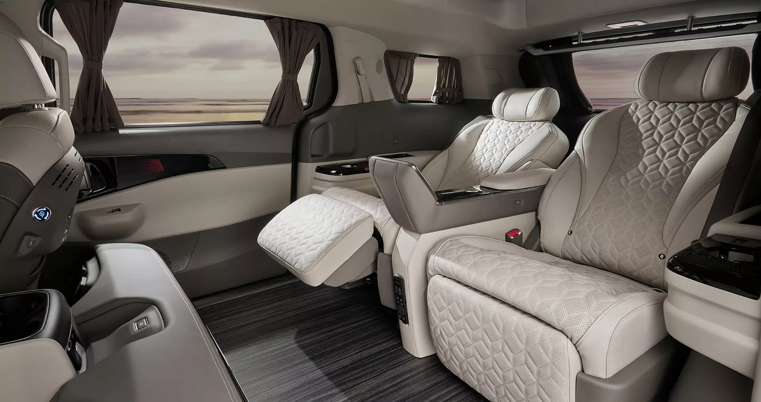 Kia Carnival Hi Limousine
