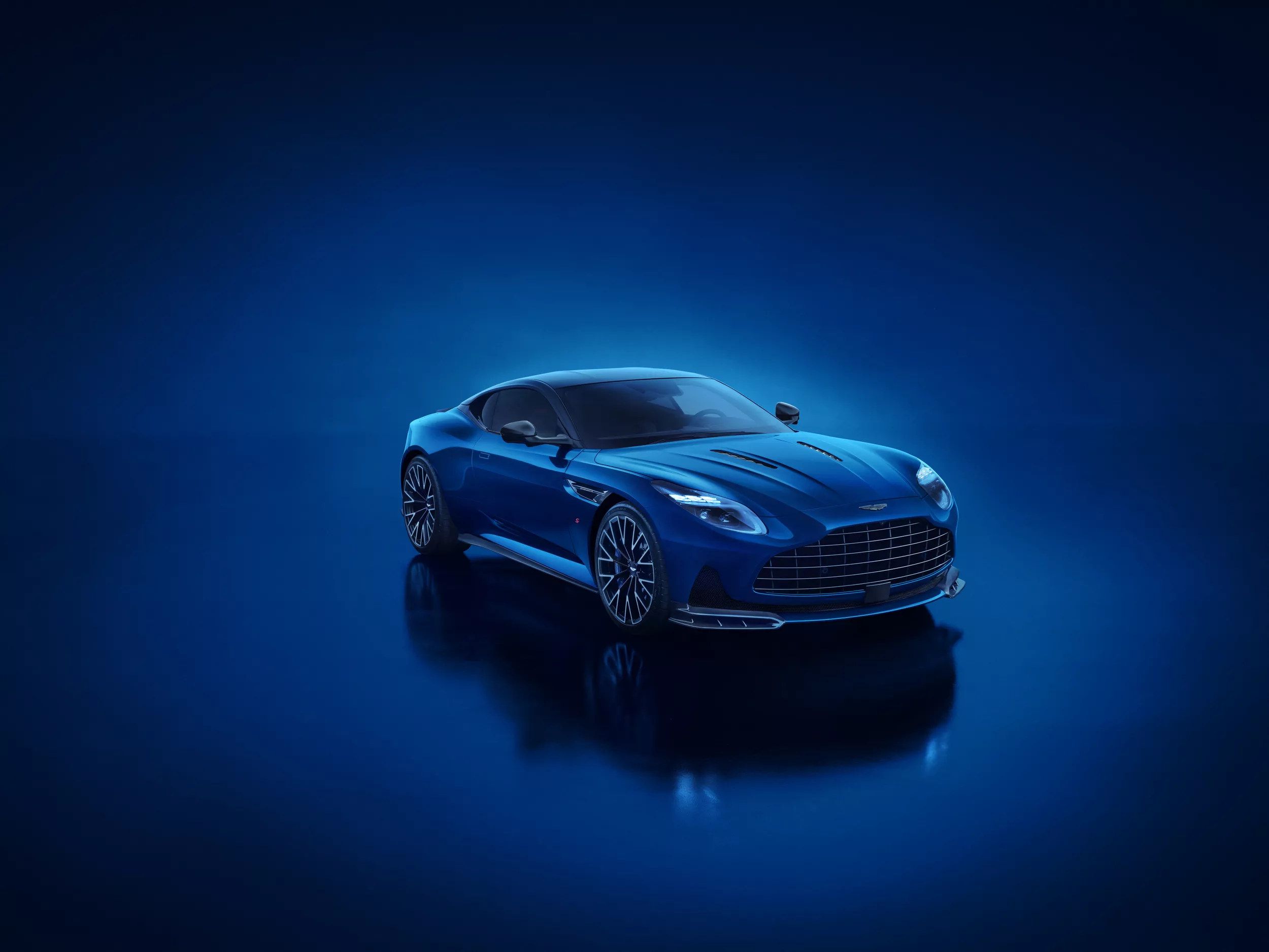 Aston Martin DB12 S