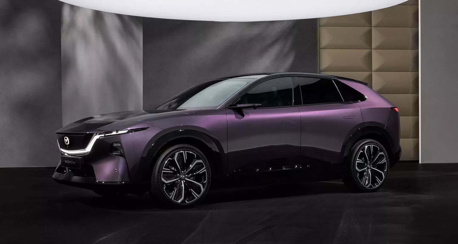 Mazda CX-6e โฉมใหม่ หล่อเหมือนรถแห่งอนาคต แต่สมรรถนะยังตามหลังคู่แข่งยุคปัจจุบัน