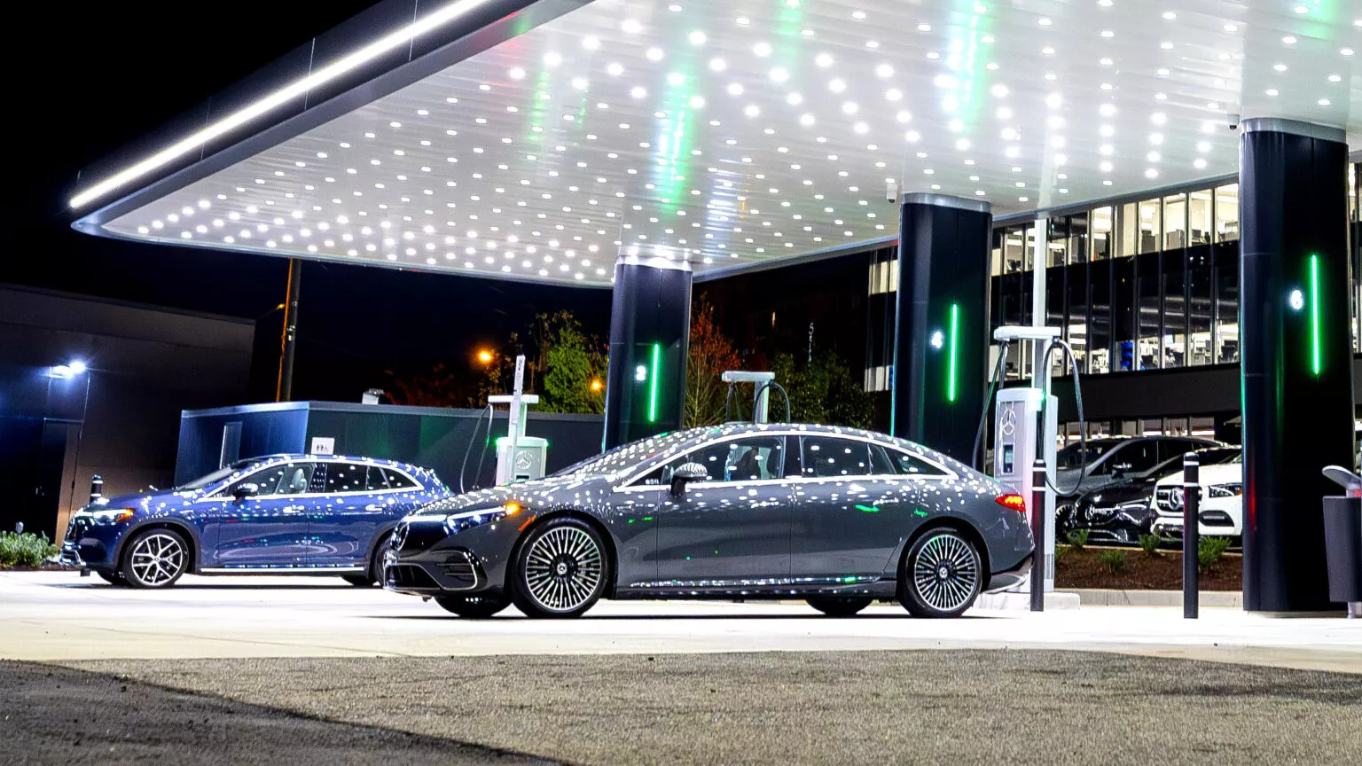 ยอดขายรถไฟฟ้าในรัฐที่คาดไม่ถึงพุ่งแรง ขณะที่แคลิฟอร์เนียเริ่มสะดุดเป็นครั้งแรก