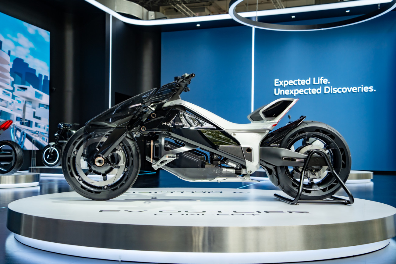 ฮอนด้า เปิดให้ยลโฉม EV Outlier โมเดลจักรยานยนต์ไฟฟ้าต้นแบบระดับโลกอย่างใกล้ชิด เป็นที่แรกในประเทศไทย ที่ “The M.O.V.E. by Honda”