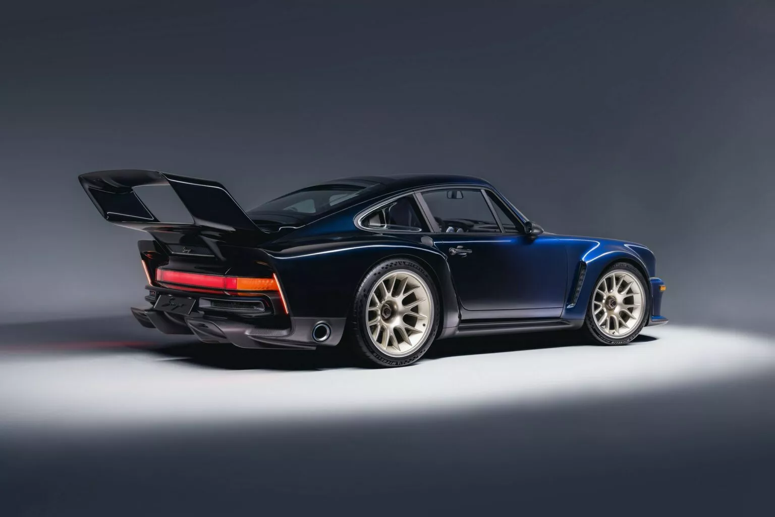 Singer เปิดตัว Sorcerer Porsche 911 สายโหดขั้นสุด แรงกว่า 700 แรงม้า