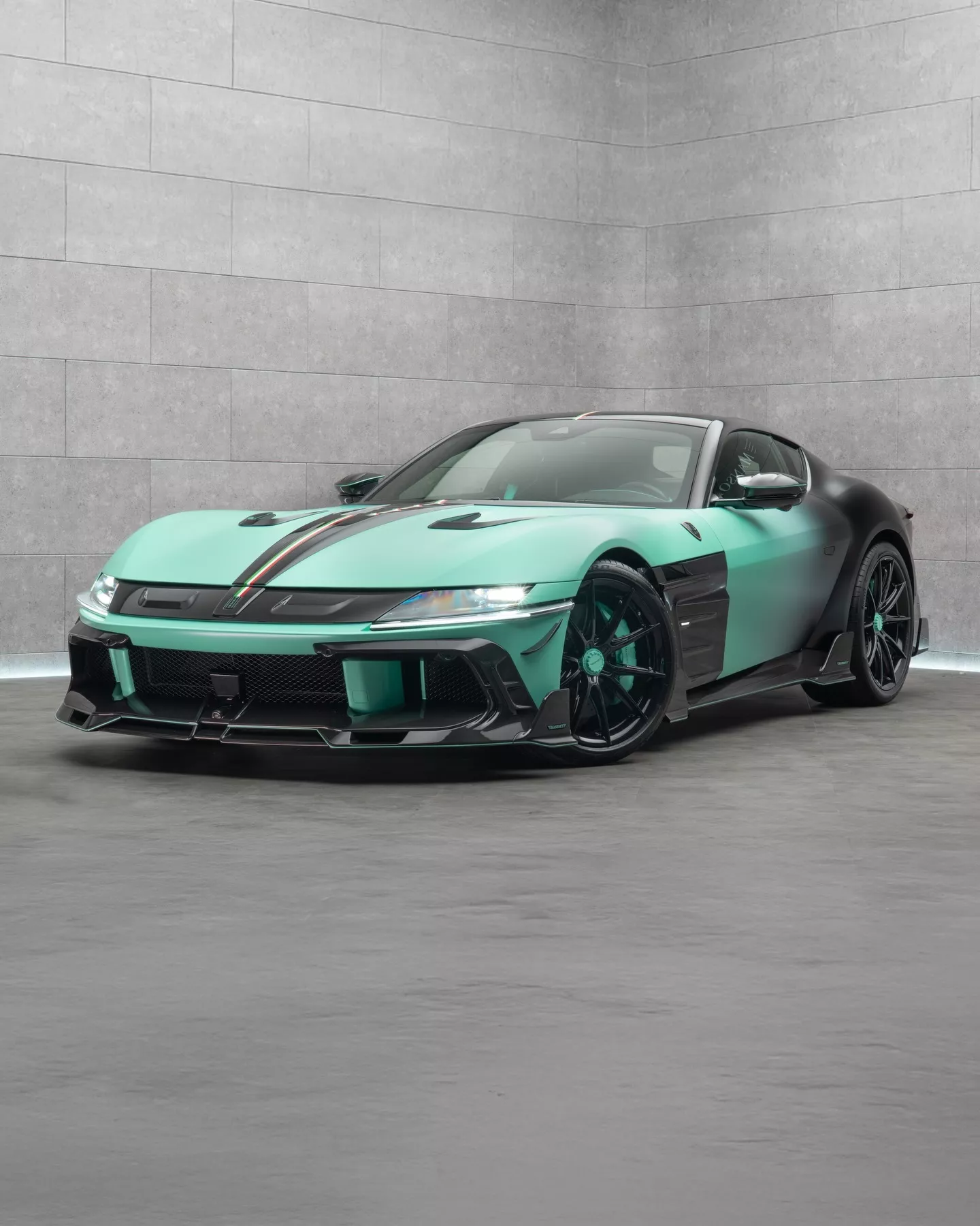 Ferrari 12Cilindri เวอร์ชัน Mansory สี Tiffany Blue